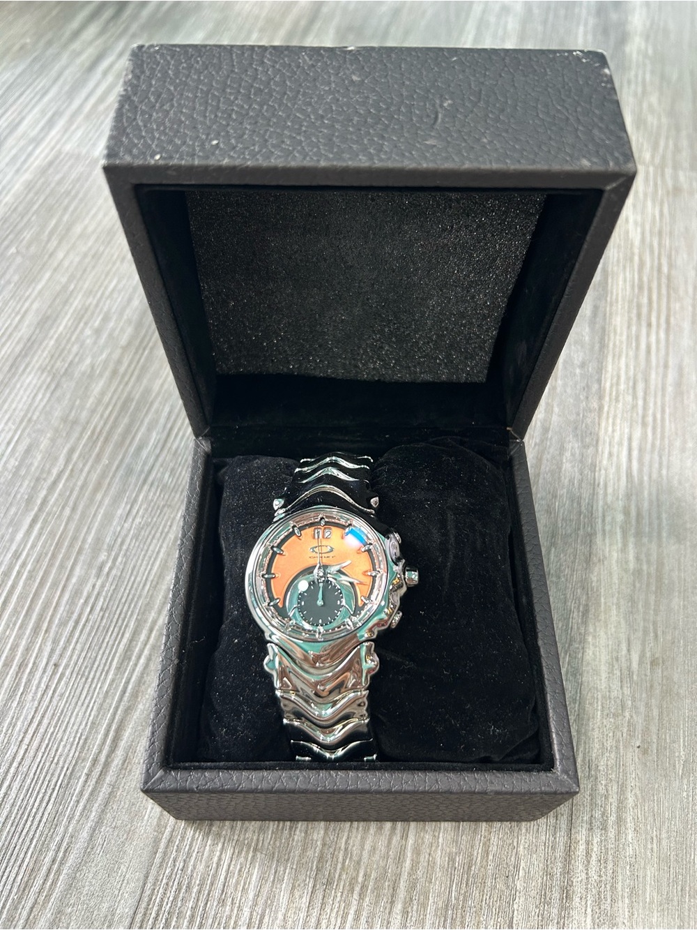 Oakley Judge Swiss Quartz Watch Sculptural Stainless Steel Date Sapphire w Box